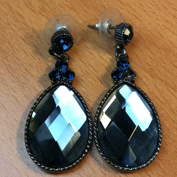 Jewelry - New Blue Beautiful Earrings